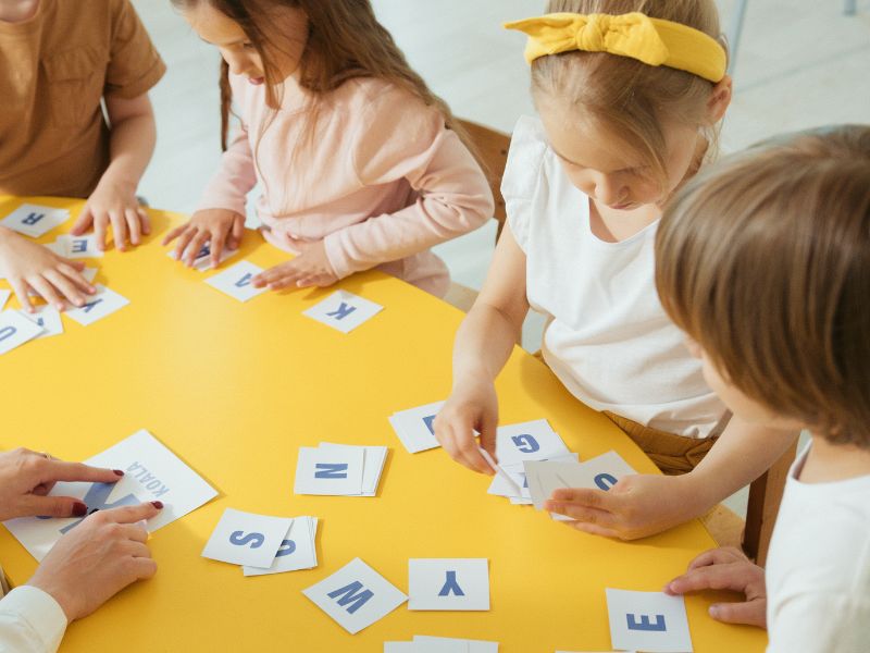 Học với flashcard giúp trẻ ghi nhớ từng vựng cơ thể người nhanh hơn