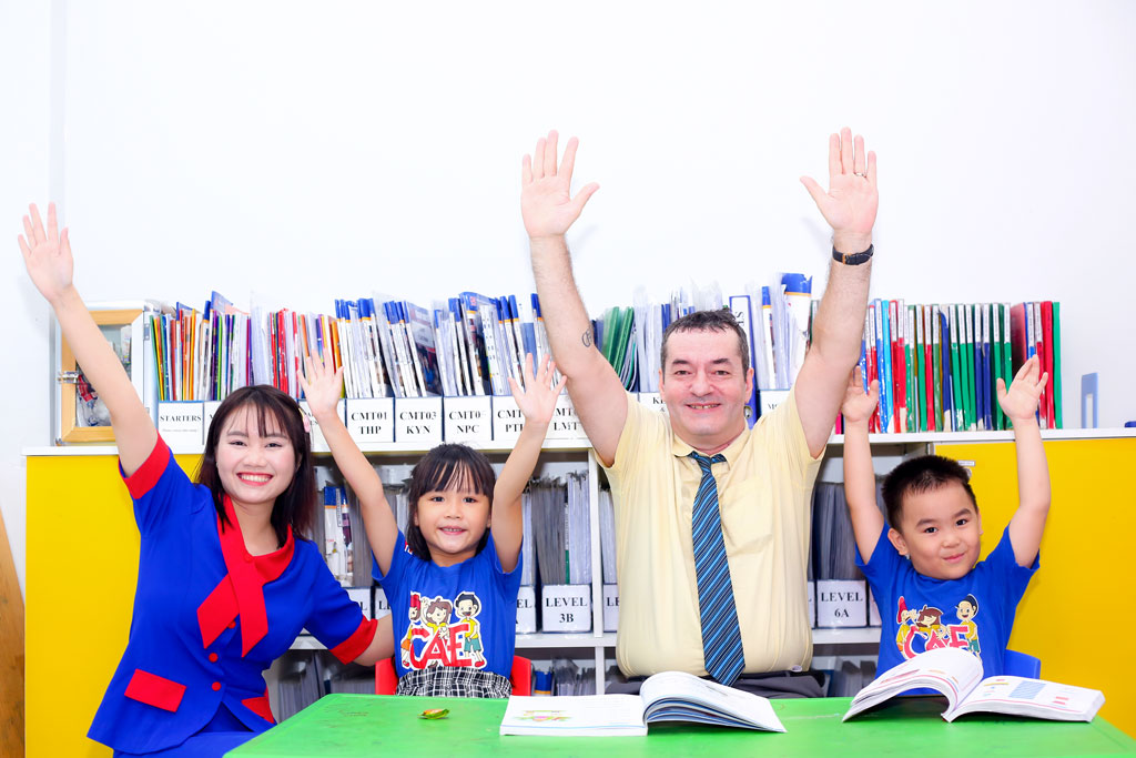 Tiếng Mỹ Giao Tiếp CAE LEADERS
