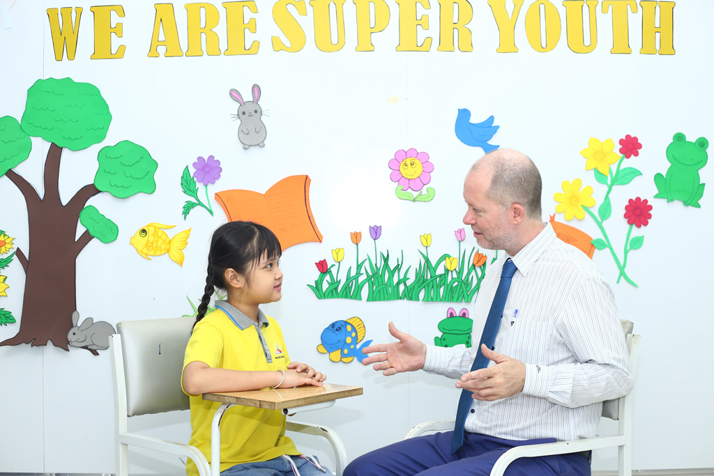 Trả lời các câu hỏi về bản thân bé Trả lời các câu hỏi về bản thân bé