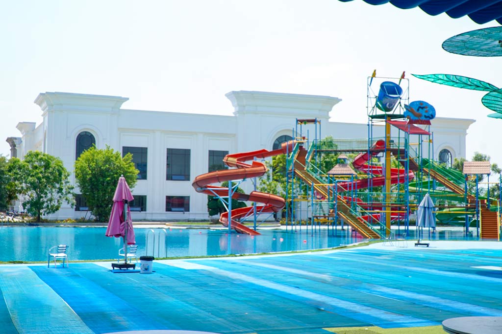 Khu vực hồ bơi Mỹ Quỳnh Safari