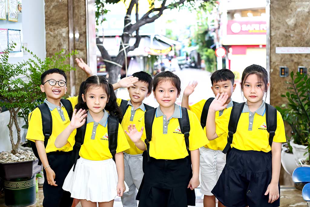 Chương trình học LLC88.com đặc quyền hội viên vip giọng Mỹ chuyên biệt cho trẻ 3 - 14 tuổi Chương trình học LLC88.com đặc quyền hội viên vip giọng Mỹ chuyên biệt cho trẻ 3 - 14 tuổi