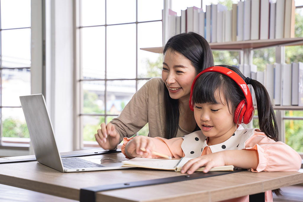 Bí quyết giúp ba mẹ dạy bé học qua mẫu câu tại nhà