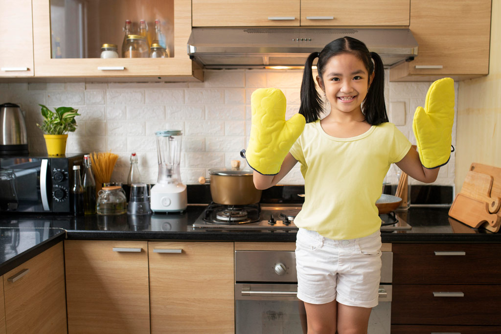 Mẫu câu về mệnh lệnh đơn giản và việc nhà