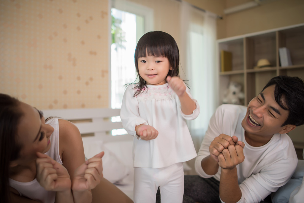 4 cách giúp con rèn luyện sự tự tin tại nhà